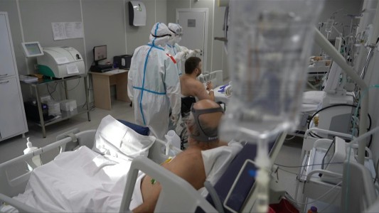 Récord de muertes por ola de la variante delta en Rusia