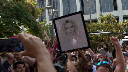 Tribunal de Los Ángeles retira al padre de Britney Spears la tutela de su hija