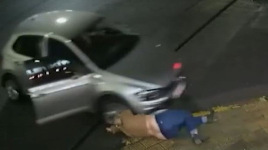 Video: Les robaron el auto con los nenes adentro y las tiran