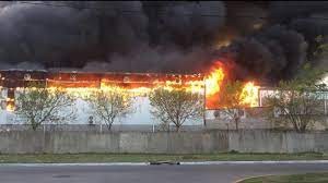 Video: impactante incendio en el Parque Industrial de Quilmes
