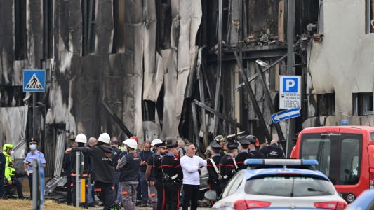 Un avión de turismo se estrelló contra un edificio cerca de Milán: ocho personas murieron