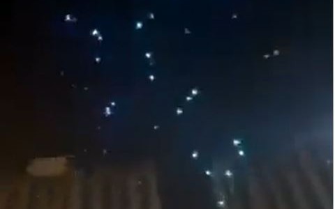 Cientos de drones se desploman durante un espectáculo tras el apagón de internet