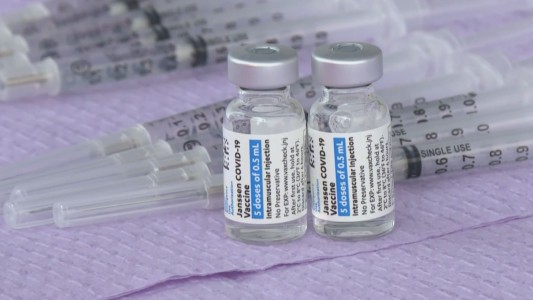 Johnson & Johnson busca la aprobación de un refuerzo de su vacuna