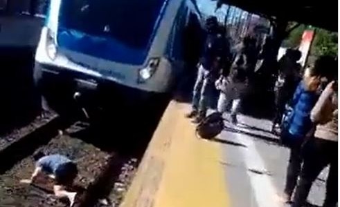 Una joven espera el tren y cayó a las vías en Lanús