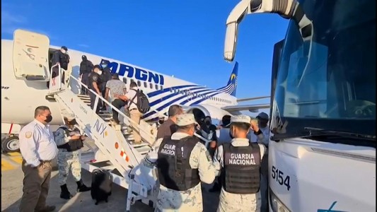 México envía a Haití segundo vuelo con migrantes repatriados