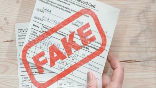 Covid-19: Alerta en todo el mundo por los certificados de vacunación truchos