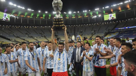 Balón de Oro: Emiliano Dibu Martínez es uno de los diez nominados para ganar el premio Lev Yashin al mejor arquero del año