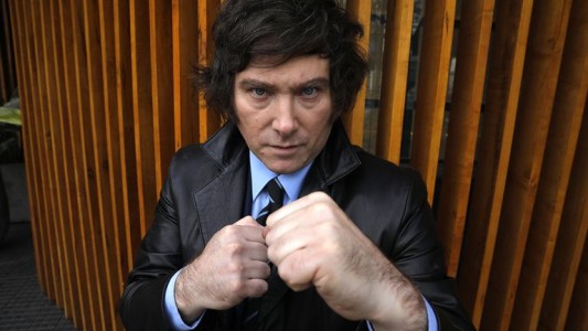 Milei contra Carrió: afirmó que  tiene "un profundo desconocimiento" sobre su ideología