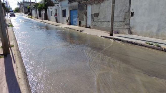 La justicia investiga cuál fue la empresa responsable del desborde cloacal en barrio Alberdi, tras la denuncia penal municipal