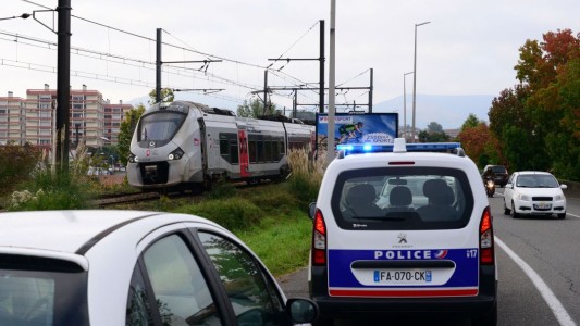 Inmigrantes dormían en las vías, los arrolló el tren y murieron