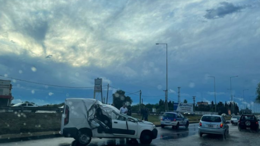 Choque en la avenida La Voz del Interior genera caos vehicular