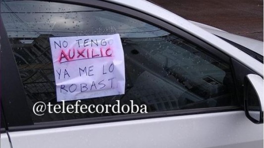 La foto viral: el particular cartel para evitar que le rompan la ventanilla en el centro de Córdoba