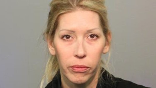 Acusan a una madre de organizar fiestas con sexo y alcohol para su hijo de 15 años y sus amigos