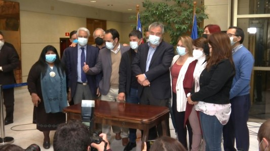 Oposición chilena presenta pedido para destituir a Piñera por Papeles de Pandora