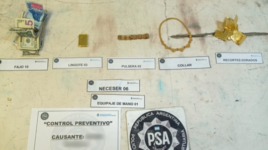 Una azafata fue procesada por contrabando: intentó viajar a Miami con más de dos kilos de oro