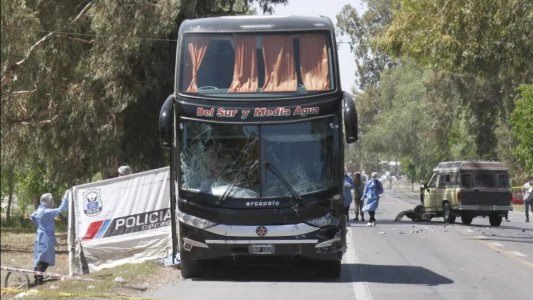 En el Día de la Madre fue a visitar la tumba de la mujer junto a sus papá: al regresar, murieron atropellados