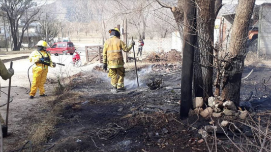 En pleno incendio se desvaneció y murió al golpear su cabeza