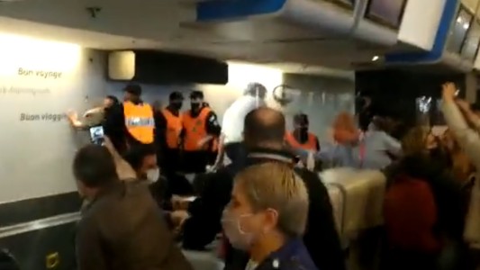 Tensión en Aeroparque por protesta de trabajadores despedidos de Latam