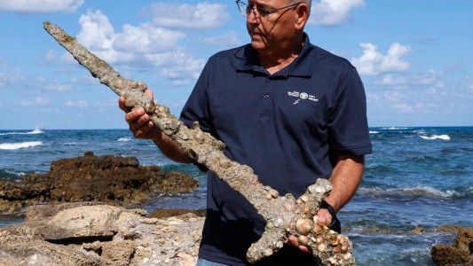 Un buzo encontró en Israel una espada de un cruzado de hace 900 años