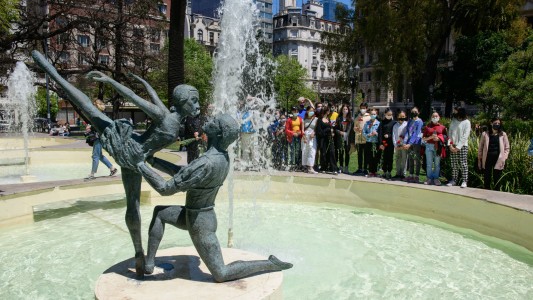 A 50 años de la tragedia aérea en la que murieron integrantes del Ballet Estable del Colón, se reinauguró la fuente homenaje
