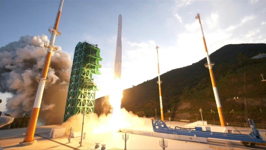 Corea del Sur fracasa en el lanzamiento de su primer cohete espacial propio