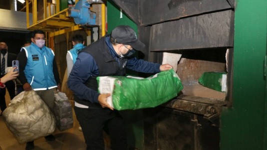 Quemaron más de 50.000 barbijos truchos del Conicet en Chacarita