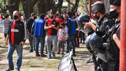 Mataron a balazos a un exjefe de la barrabrava de Newell's mientras dormía en su casa