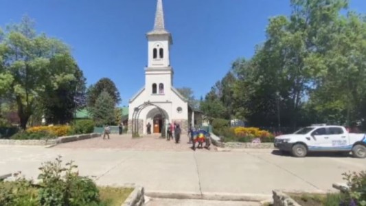 Sacerdote de El Bolsón aseguró que "se inventó un intento de incendio" de una iglesia
