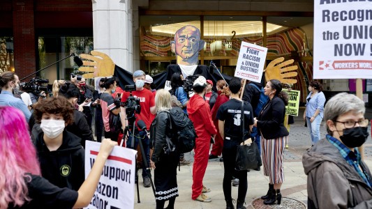 Empleados de Amazon en Nueva York avanzan en la sindicalización