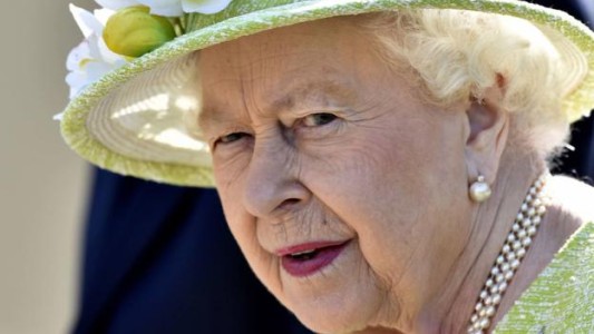 Por recomendación médica, la reina Isabel II volvió a reducir su agenda oficial: no asistirá a la COP26