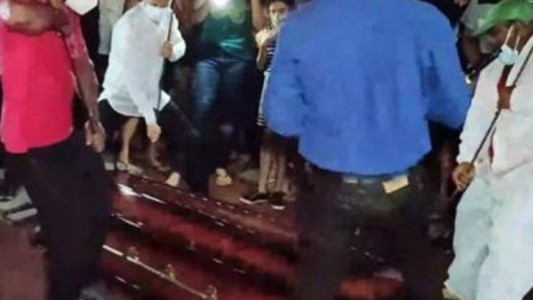 Una multitud espero la anunciada "resurrección" de un pastor evangélico en Brasil