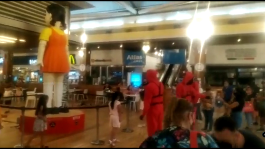 Denuncian que en un shopping de Avellaneda hicieron recrear a niños "El juego del Calamar"