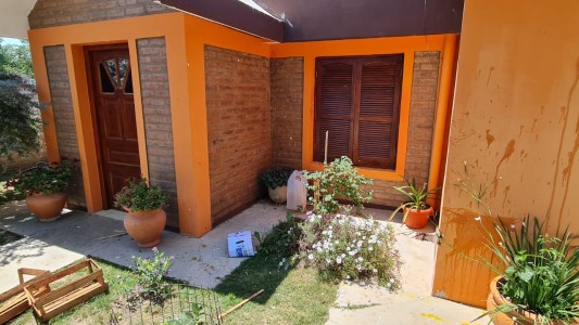 Atacaron la casa del intendente de Villa Santa Ana