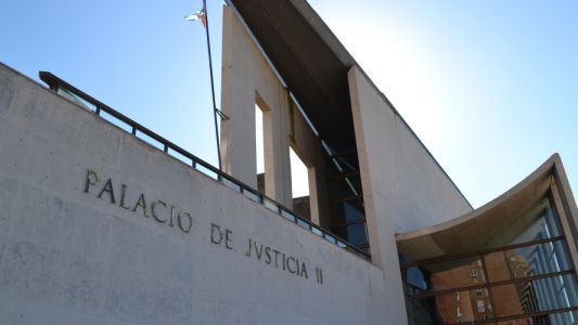 Venta de analíticos truchos, denuncian a concejal - profesor