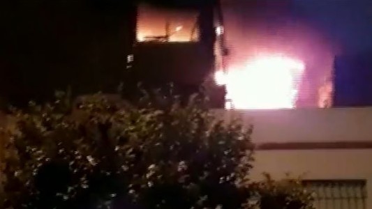 Trágico incendio de una gomería en La Tablada: tres muertos, entre los cuales hay un nene de 10 años