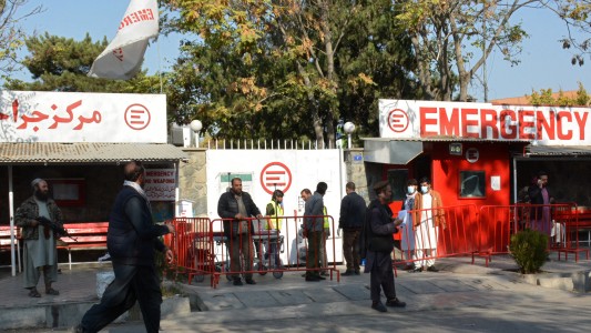 Ataque suicida en el mayor hospital militar de Kabul: al menos 19 muertos y 50 heridos