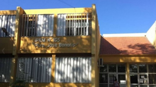 Colonia Caroya: IPEM 165 autoriza la bermuda, un alumno vistió pollera en protesta