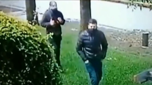 Video: instalaba las cámaras de seguridad en su casa y lo asaltaron