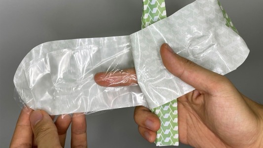 Lanzan el "primer preservativo" que pueden usar tanto hombres como mujeres