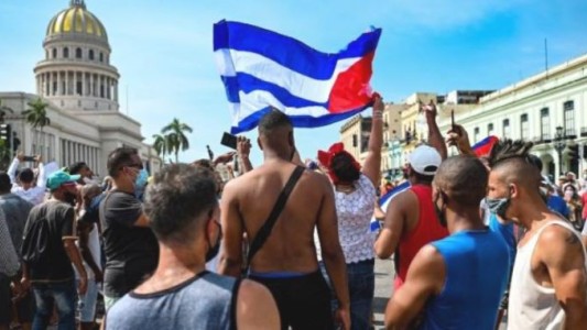 Personalidades de la cultura y la política emitieron una carta en respaldo al pueblo cubano