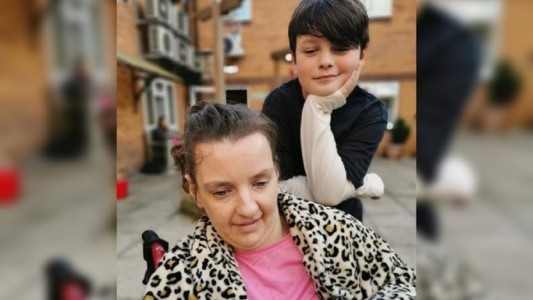 La historia de la mujer que padece una enfermedad terminal y festejará Navidad con su hijo un mes antes