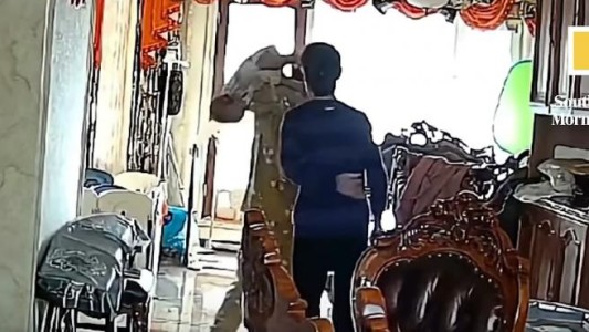 Video: la abuela que atrapó en el aire a su nieto bebe que caía de brazos de la niñera