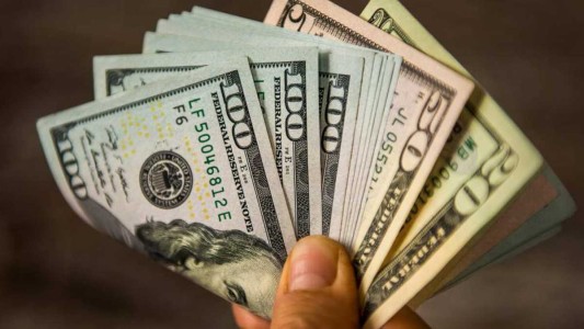 El dólar blue se mantiene arriba de los 200 pesos: el Banco Central vendió 290 millones