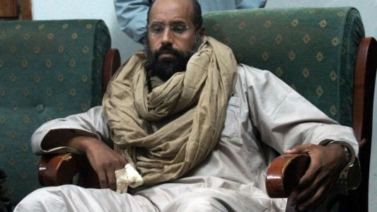 Un hijo de Kaddafi buscado por la justicia se inscribió como candidato a presidente de Libia