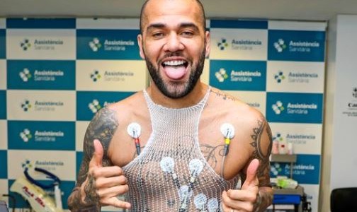 Dani Alves pasó la revisión médica en el Barcelona y realizó su primer entrenamiento
