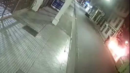 En llamas y en estado de shock: así escapa del fuego el custodio de la Sede de Rosario Central tras el ataque incendiario
