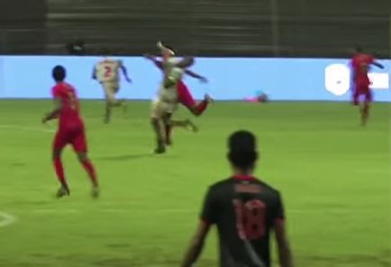 Tarjeta roja para un ministro: fue expulsado por un codazo en un partido