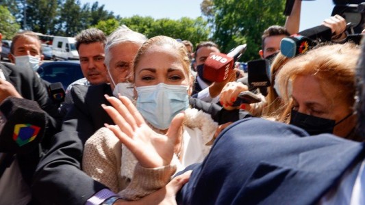 Mavys Álvarez: "Maradona me violó mientras mi mamá golpeaba la puerta de la habitación"