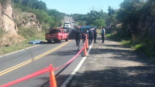 Tragedia en la ruta: perdió el control del vehículo y dos personas murieron
