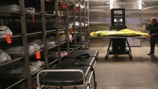 Lo atropelló un motociclista y lo declararon muerto: cuando iban a realizarle la autopsia, notaron que respiraba